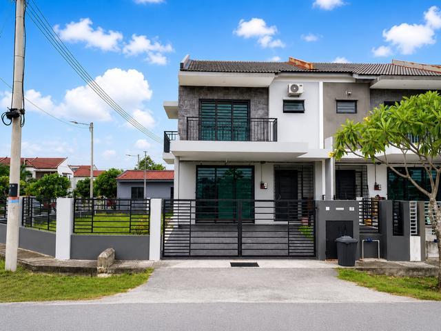FACING PLAYGROUND Corner Lot 2 Storey Taman Saujana KLIA