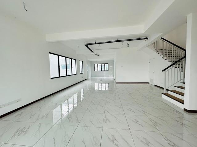 FACING PLAYGROUND END LOT 26 X 75 2 Sty Terrace SENNI Bukit Banyan