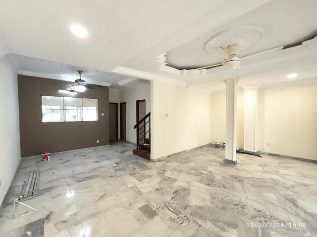 FACING PLAYGROUND NEW Paint Bandar Kinrara BK4 House For Rent