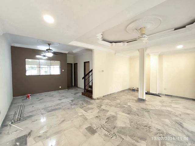FACING PLAYGROUND NEW Paint Bandar Kinrara BK4 House For Rent