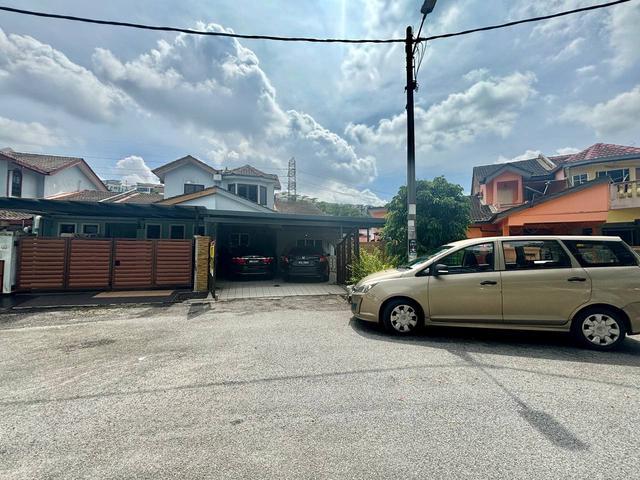 FACING PLAYGROUND RENOVATED 15 Storey END LOT Taman Alam Megah