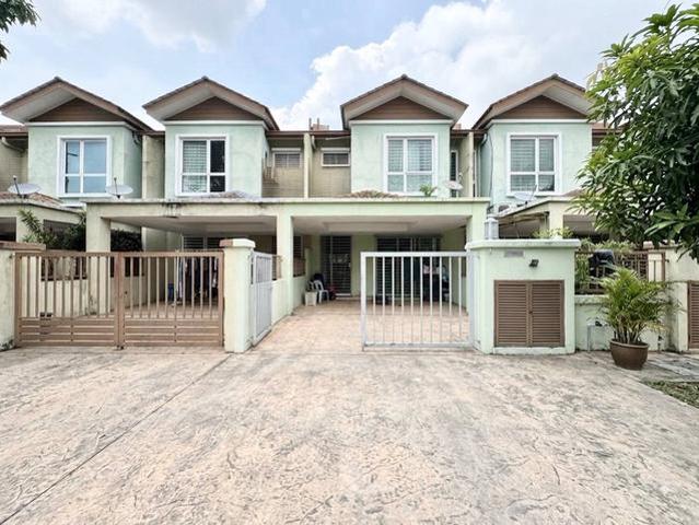 FACING PLAYGROUND RENOVATED 2 Storey Terrace Taman Puchong Prima