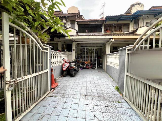 FACING PLAYGROUNDGround Floor Townhouse Pandan IndahCHEAPEST DEAL