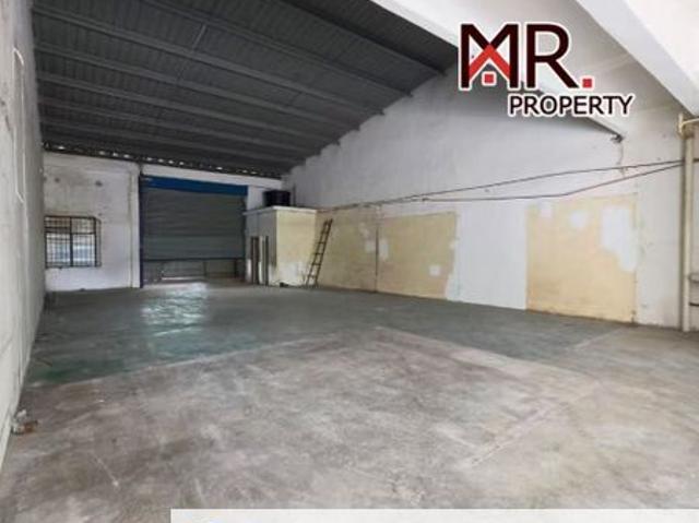 FACING ROAD @ 1.5 Storey Light Industry Taman Semarak FOR SALE