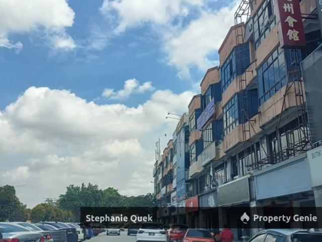 Facing Road Non Flood Area Taman Bayu Perdana Klang End Lot 3 Storey Shop Lot For Sale
