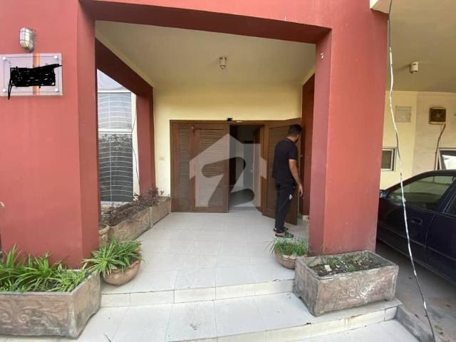 Facing zoo 8 marla european house for sale in saffari villas sector b bahria town lahore