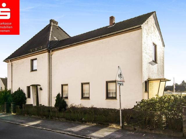 Fähr Lobbendorf: Ein Zweifamilienhaus mit gemütlichen Garten und Doppelgarage in ruhiger Lage