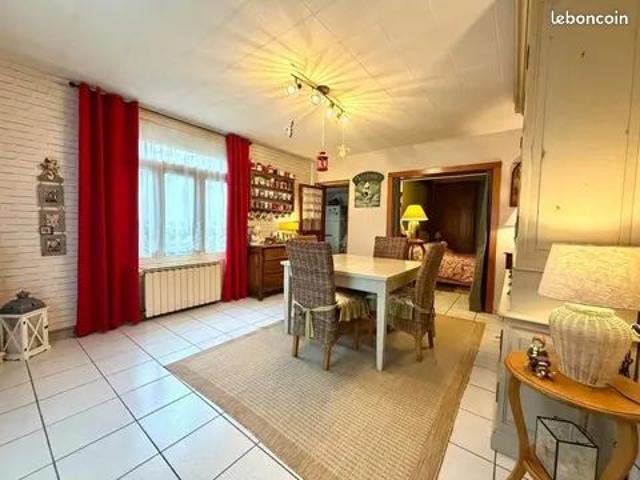 FAIRE VITE: Maison mitoyenne 110m2, 3ch avec extérieur au coeur de Calais