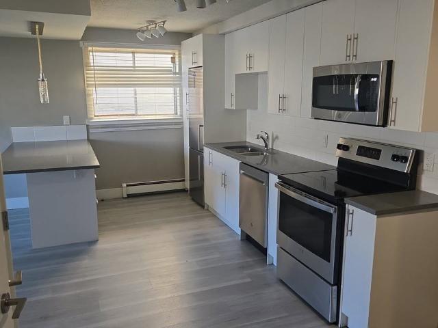 Fairfield Manor 2 Bedroom Apartment for Rent at 10816 112 St Nw, Edmonton, AB T5H 3H3 Queen Mary Park