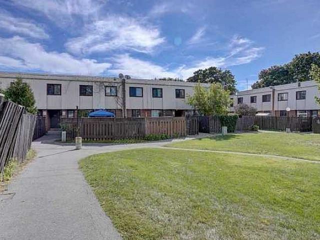 Fairly Priced For Sale At Oxford/wentworth