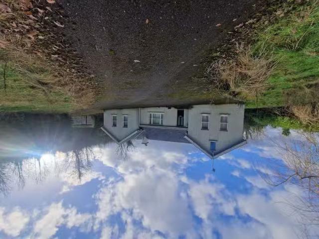 Fairy Hill, Knockshigowna, Ballingarry, Roscrea, Co. Tipperary.