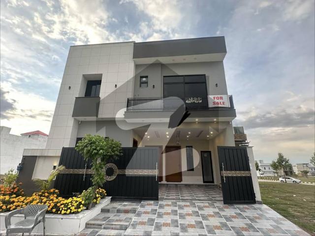 Faisal Hills Block A 8 Marla Designer House For Sale Size 30x60