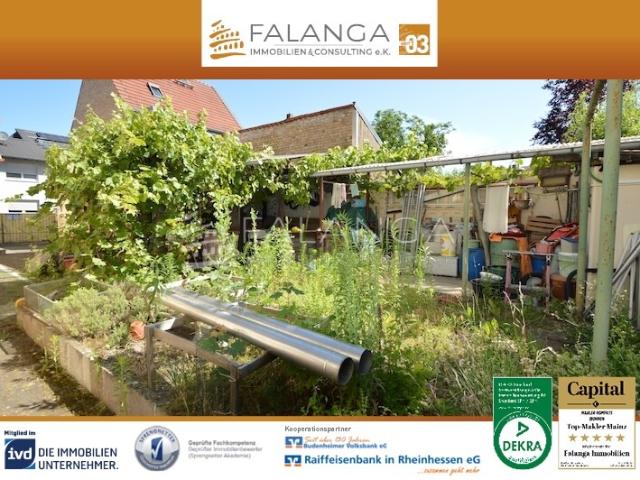 Falanga Immobilien 1 2 Fam.Hs. mit vielfältigen Möglichkeiten & tollem Hof /Gartenbereich in Bud