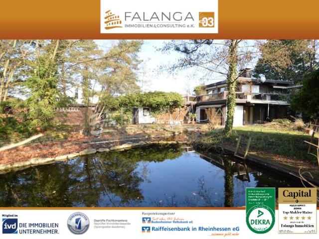 Falanga Immobilien Atemberaubendes Grundstück mit charmantem Haus in der besten Budenhm. Waldlage!