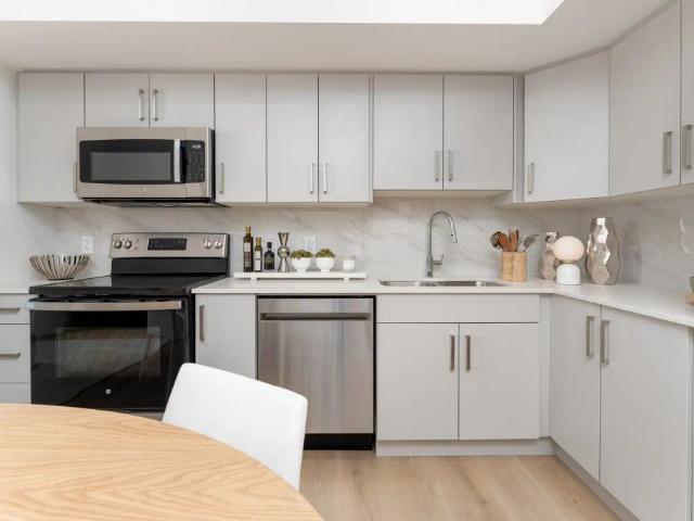 Falcon One — 1 Bedroom + Den