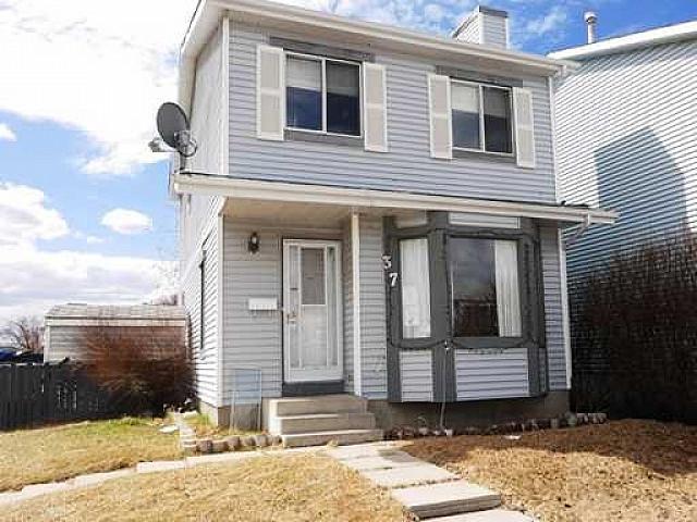 Falconridge Whole House 3 Bedroom +den,2 Living Room, $1999/m+ut
