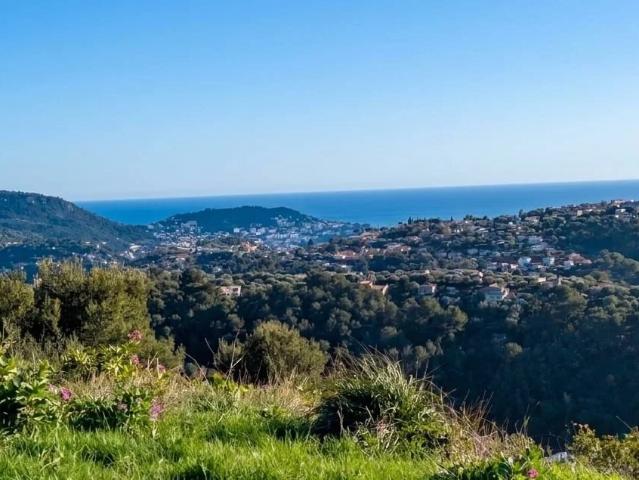 FALICON, terrain vue mer avec permis de construire