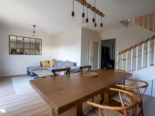 Fargues Saint Hilaire 33370 Achat / Vente maison 4 pièces t4 au dernier étage parking