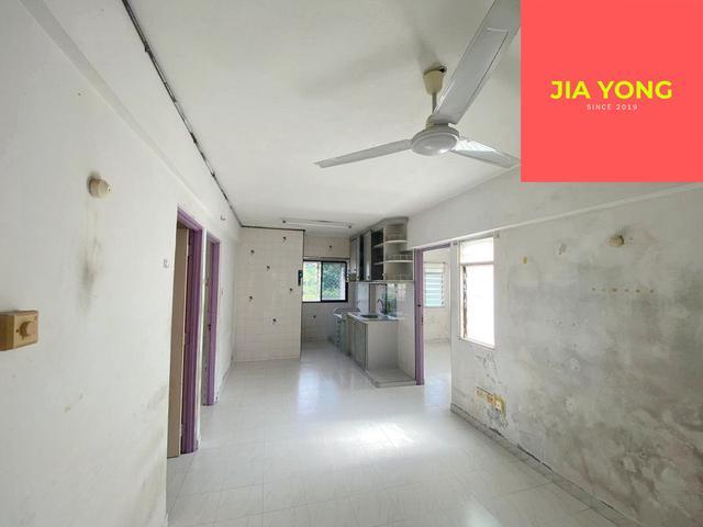 Farlim 4D flat 3 bedrooms corner 600sf
