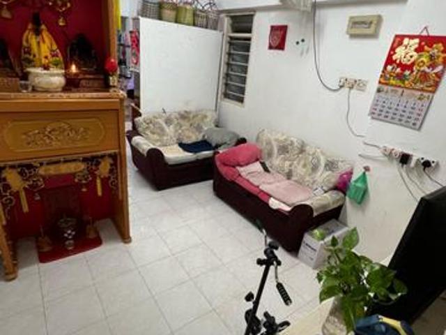 FARLIM APT GROUND FLOOR CORNER 3Bedrooms 630sf Renovate Well Kept