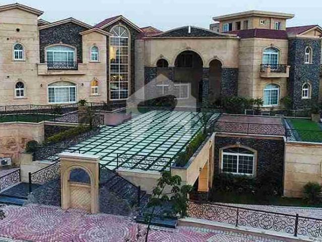 Farm house land available for sale at investor rate in gulberg green islamabad more option available