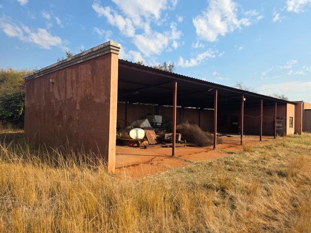 Farm in De Wildt For Sale