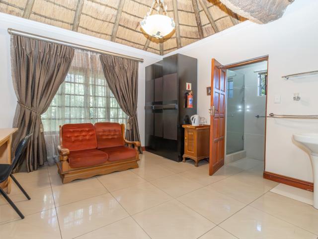 Farm in Ruimsig AH For Sale