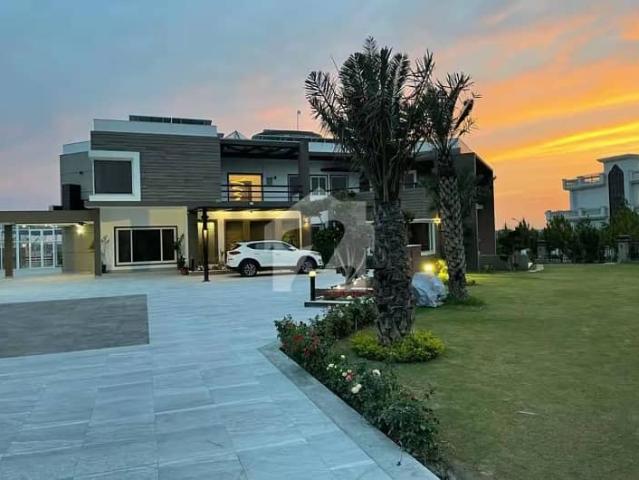 Farmhouse for sale in gulberg green c block