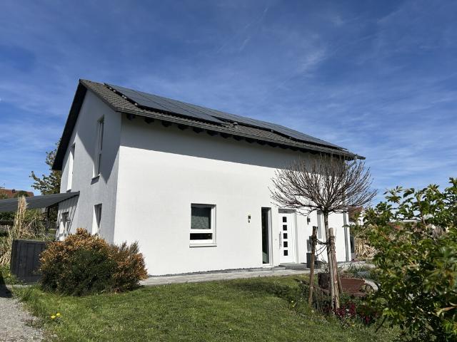 Fast neu. Schickes Einfamilienhaus mit Wärmepumpe in schöner Wohnlage!