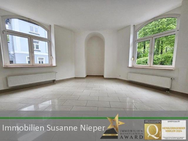 Frisch saniert und fertig zum Einzug am Schlosspark in Düsseldorf HS42 DG links WE29