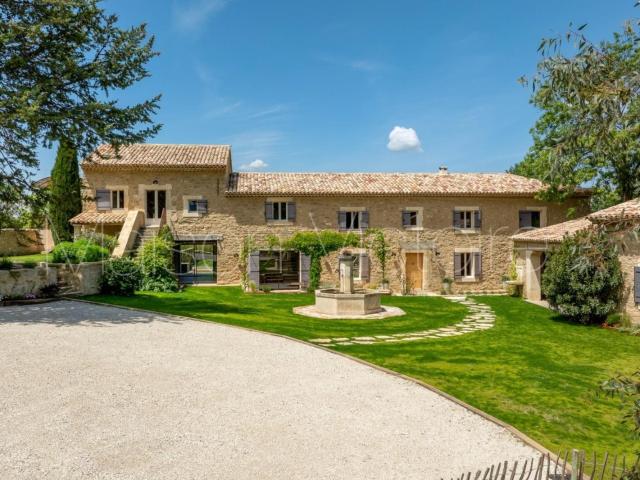 Fastueux mas entièrement rénové à Oppède. 410m² Oppède