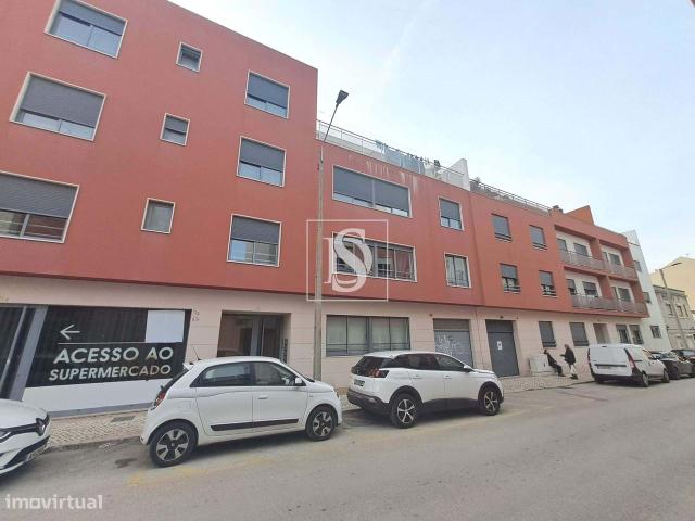 FASCINANTE T3 C/ ARRECADAO E PARQUEAMENTO 290.000 NO BARREIRO