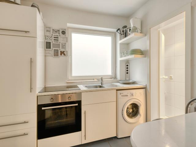 Fashionable flat with 2 bedrooms, flat screens, boxspring beds ideal for young family 1 child oder flatshare in Laim