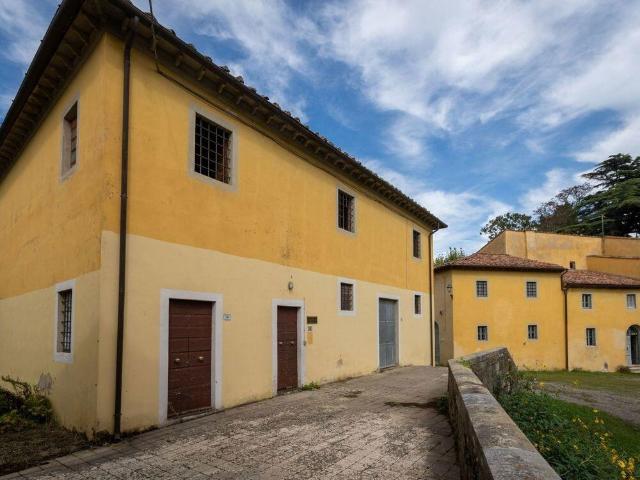 Fattoria a Crespina Lorenzana 3355m² Le badie