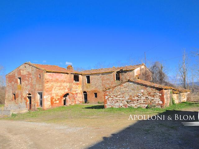 Fattoria da ristrutturare con 36 ettari Asciano, Siena 1065m² Asciano