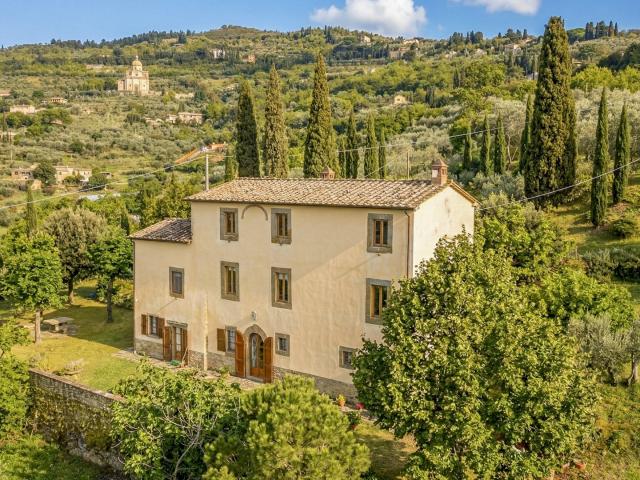 Fattoria storica con piscina a Cortona 388m² Cortona