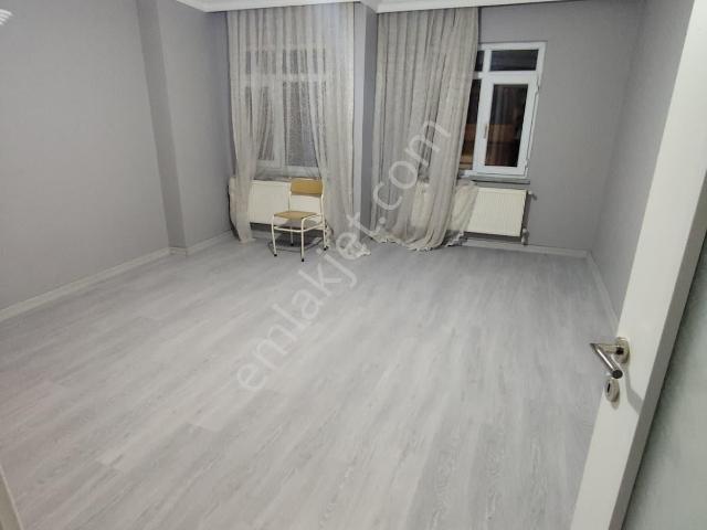 Fatih’te Merkezi Konumda Full Tadilatlı Geniş 3+1 Kiralık Daire
