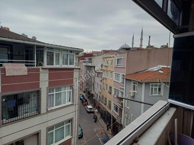 Fatih Zeyrek'te Son Kat 2+1 Ferah Daire,bakımlı Ve Merkezi Konum