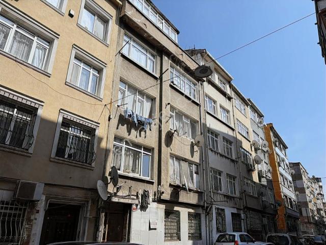 Fatih Akşemsettin'de Aynı Binada 2 Adet Satılık 1+1 Daire