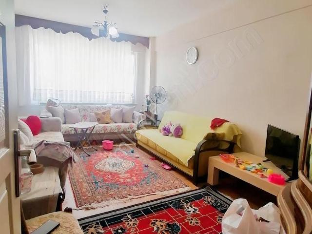Fatih Çapa Emrullah Efendi Sokakta 2+1. 75 M2. 2.kat Çit Cephe