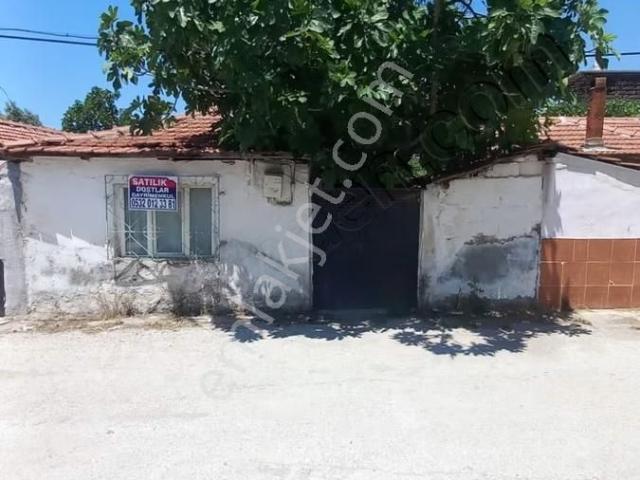 Fatih Cami Yakını 250 M2 Arsa İçerisinde Satılık Müstakil Ev