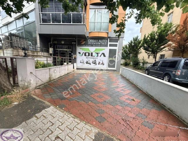 Fatih Caddesinde Bahçeli Lavabolu Yönetmelikli Binada Dükkan
