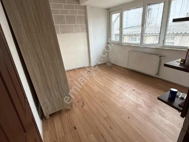 Fatih Hırka i Şerif'te Kiralık 1+1 Daire metro Yakını
