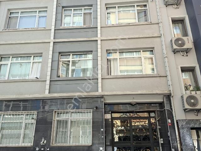 Fatih Halıcılar'da 1+1 Ara Kat 60m2 Satılık Daire