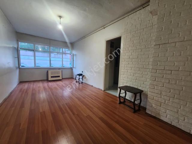 Fatih Kiremit Caddesinde 2+1 Kombili Doğalgazlı Kiralık Daire