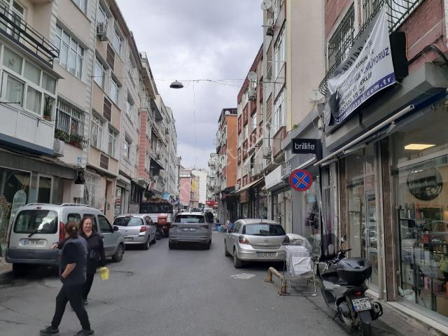 Fatih Kocamustafapaşa Merkezi Konumda Memur Bekara Uygun Boş Daire.