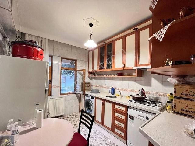 Fatih Mahallesinde Satılık 3+1 Yüksek Giriş Ara Kat Daire