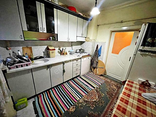 Fatih Mh'de Metro Dibi Ara Kat Bağımsız Ön Cephe Geniş Kupon Daire!