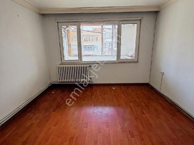 Fatih Molla Gürani'de Satılık 3+1, 130m² Net, Teraslı Boş Daire
