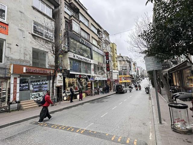 Fatihte Satılık Kiracılı Dükkan Yatırıma Uygun
